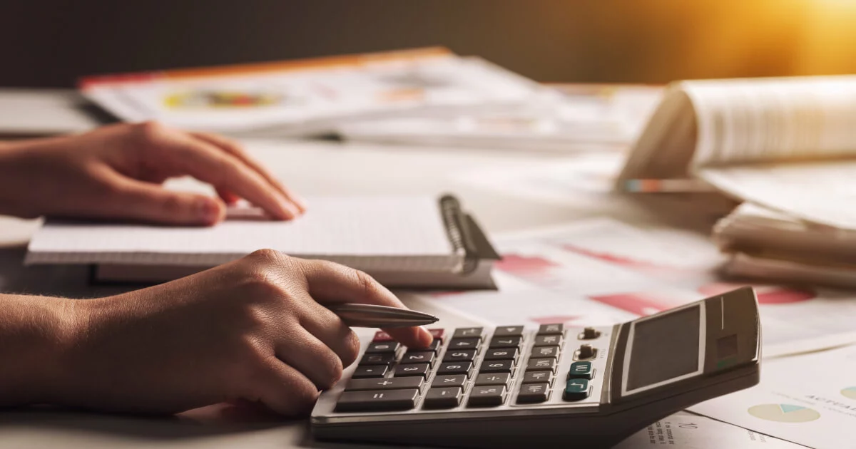 Bild: Privateinlage und Privatentnahme buchen (Mit Beispielen)